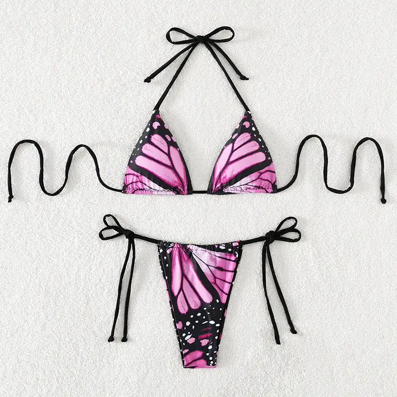 Bañador de bikini triangular con microtanga y cintura baja con mariposas