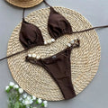 Einfarbiger grüner Neckholder-Bikini mit Perlen und Micro-Brazilian-Schnitt