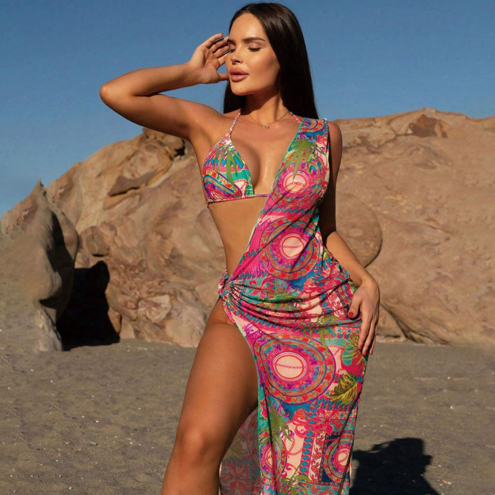 Asymmetrischer tropischer dreiteiliger brasilianischer Tanga-Bikini-Badeanzug