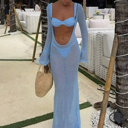 Conjunto bikini azul cielo con cover-up largo de manga larga y escote en espalda