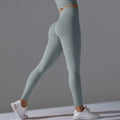 Seamless high-waist yoga leggings with scrunch butt detail in silver grey