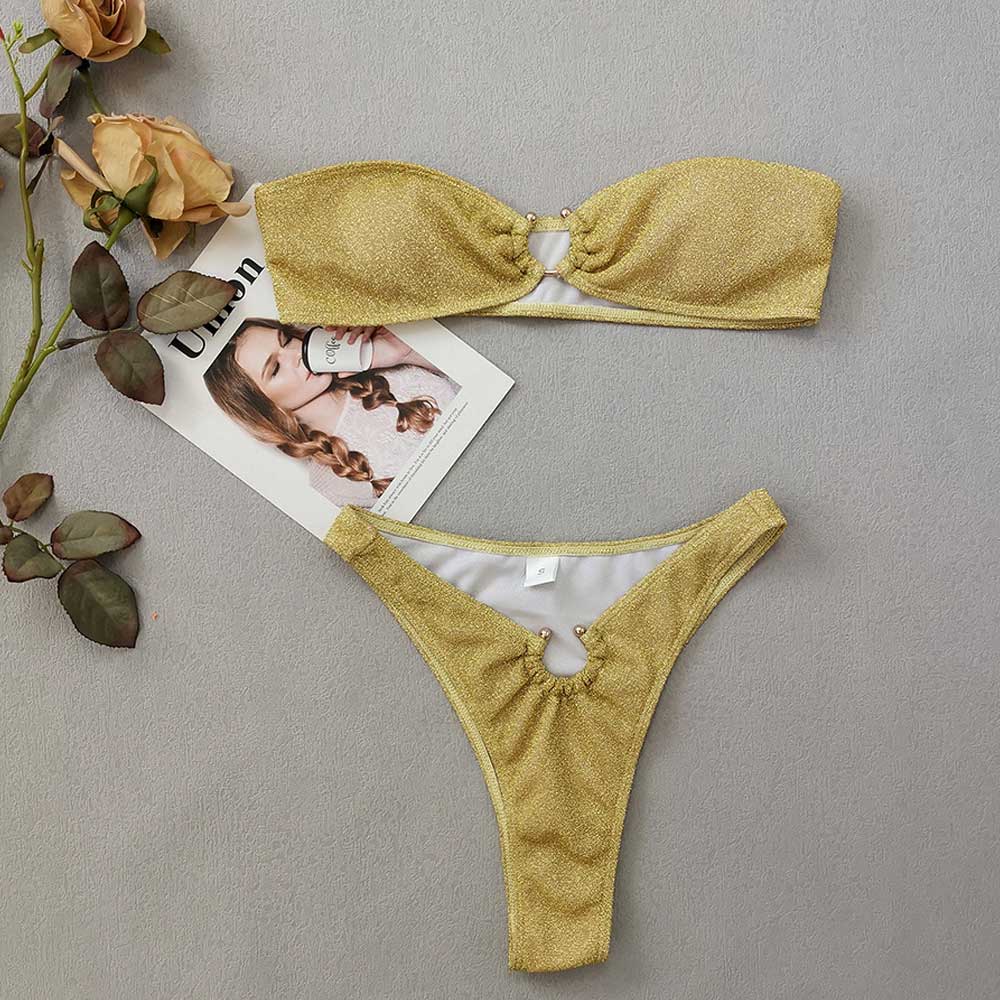 Traje de baño de bikini brasileño de dos piezas con banda atrevida y pierna alta con aro de lúrex y purpurina