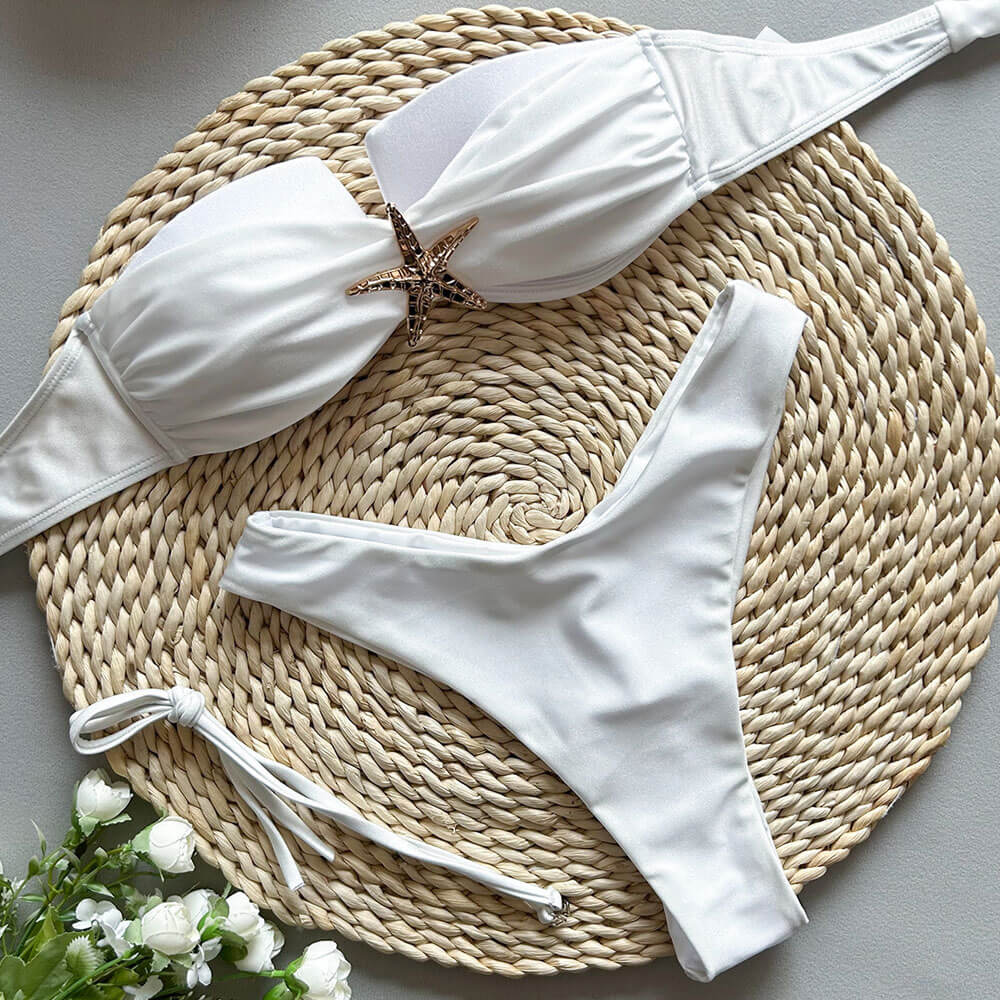 Costume da bagno bikini a due pezzi brasiliano con bandeau arricciato e gamba alta a stella marina metallica