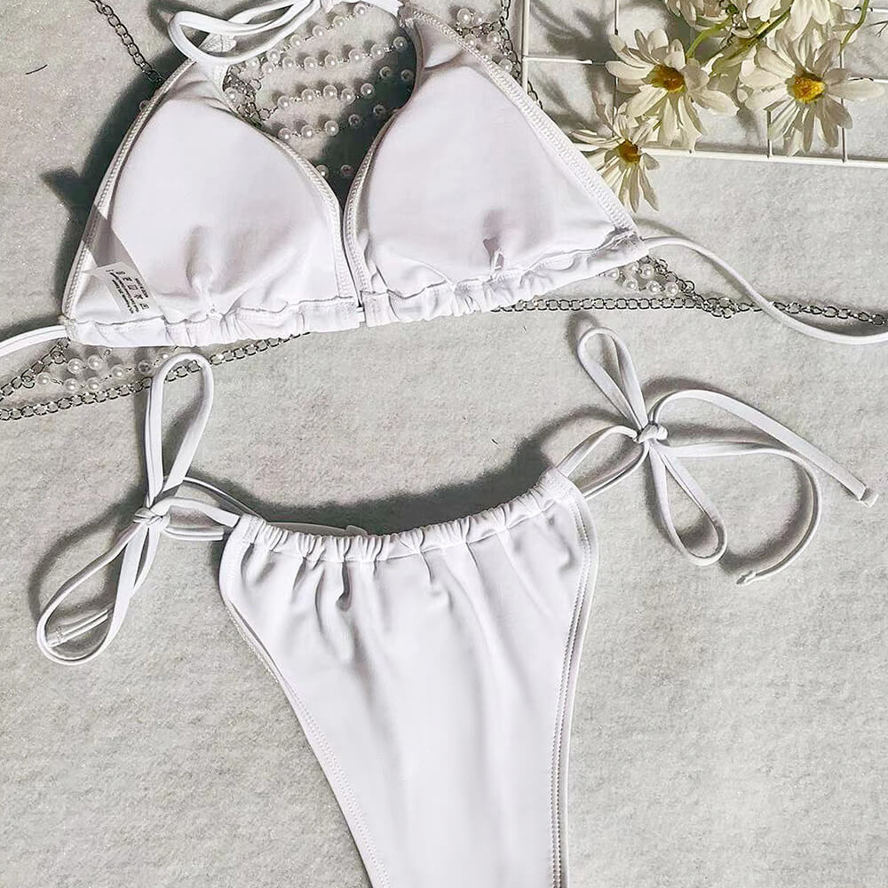 Sexy brasilianischer dreiteiliger Bikini-Badeanzug mit Perlenbesatz und seitlicher Kettenbindung im Dreieck-Design