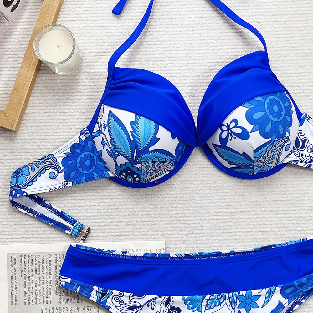 Traje de baño de dos piezas estilo bikini brasileño con aros y cintura media con estampado floral tropical