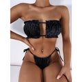 Schwarz schimmerndes Bikini-Set: gerafftes Bandeau-Oberteil und Schnür-Brazilian